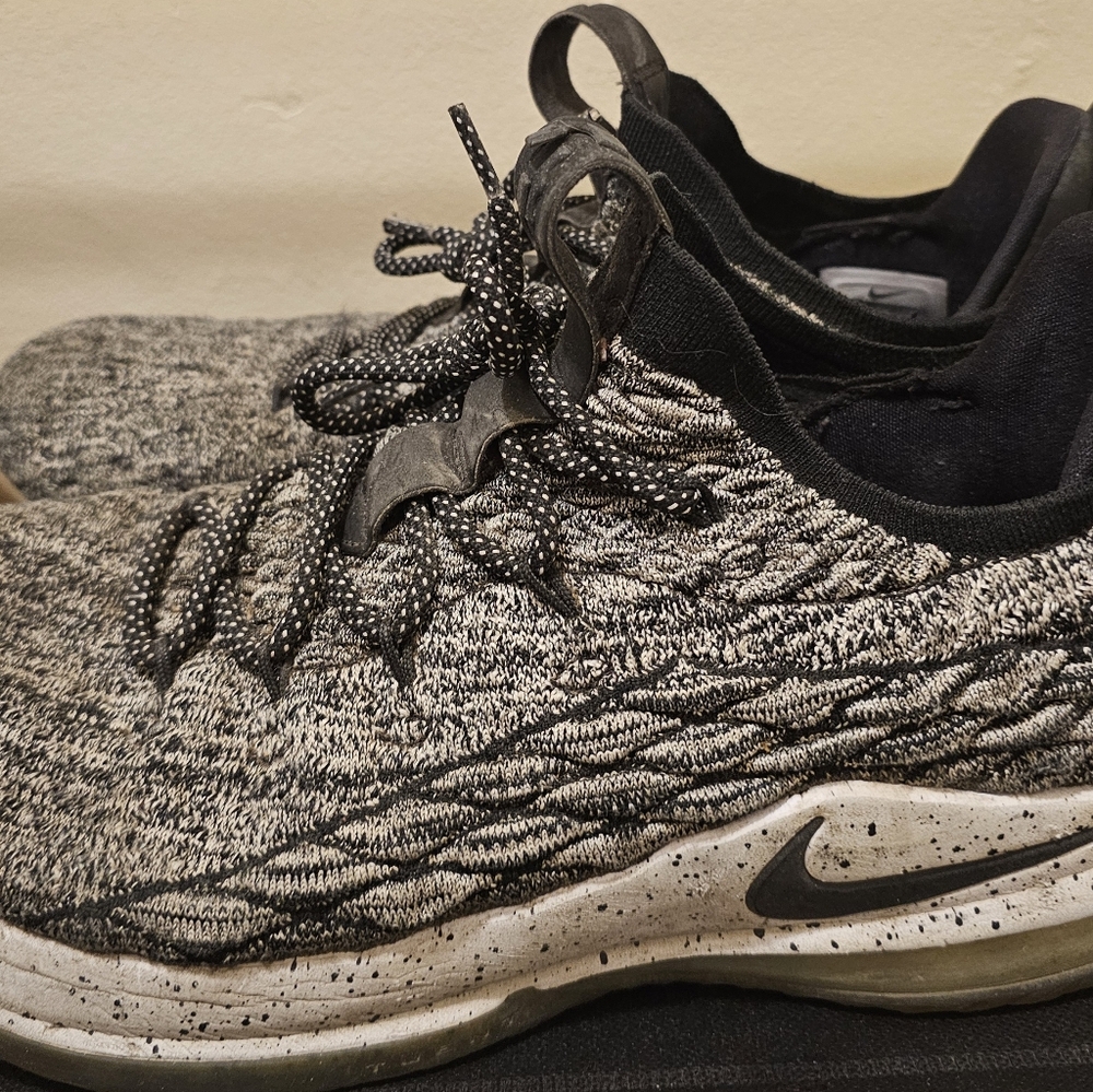 Lebron low size 11